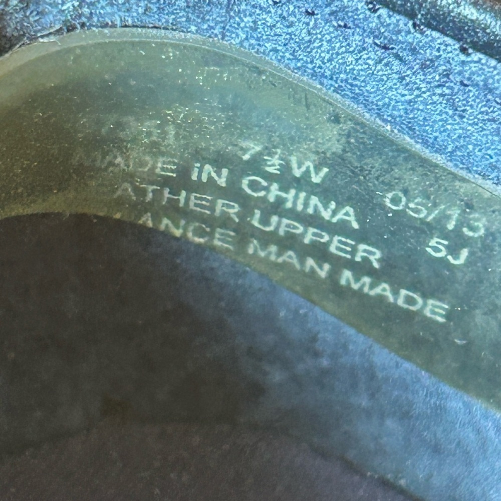 Clarks Collection Deep Blue Leather Slide On Loafers with Button Accent Size 7.5 - Picture 2 of 10